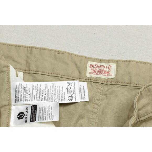 Levi's Men's Size 48 Cargo Shorts WaterLess Khaki Tan Beige Casual - Picture 8 of 8